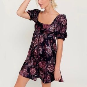 Velvet puff sleeve dress